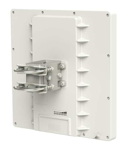 MikroTik QRT 5 with 24dbi 5GHz antenna, High Gain Dual Chain 802.11an wireless, 600MHz, 64MB RAM, 1xGigabit LAN, POE, PSU, pole mount, RouterOS L4