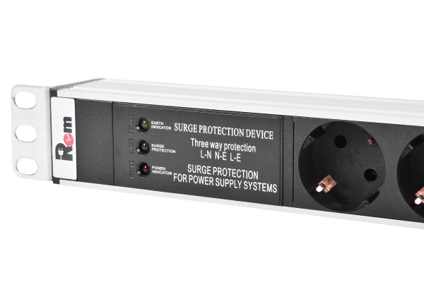 Вертикальный блок розеток Rem-16 с фил. и инд., 20 Schuko, 16A, алюм., 33-48U, шнур 3 м. Вертикальный блок розеток Rem-16 с фил. и инд., 20 Schuko, 16A, алюм., 33-48U, шнур 3 м.