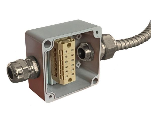 Коробка пылевлагонепроницаемая G366 А МВ К (ввод провода в металлорукаве Ду15) "Аякс" IP66/IP65 Коробка пылевлагонепроницаемая G366 А МВ К (ввод провода в металлорукаве Ду15) "Аякс" IP66/IP65