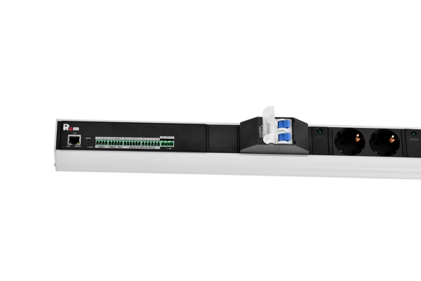 Упр. верт. блок розеток с монит. Rem-MC1 4х2 S, 2x3 C13, 2x2 C19, 32A, алюм., 42-48U, колодка Упр. верт. блок розеток с монит. Rem-MC1 4х2 S, 2x3 C13, 2x2 C19, 32A, алюм., 42-48U, колодка
