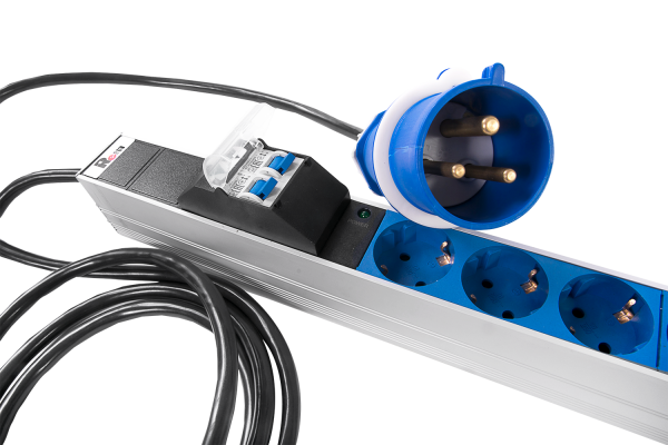 Верт блок розеток, мониторинг, измерение, 1 фаза 32A, авт, 20S, 1420 мм, вх IEC 309, шнур 3м Верт блок розеток, мониторинг, измерение, 1 фаза 32A, авт, 20S, 1420 мм, вх IEC 309, шнур 3м