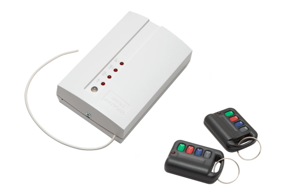 Устройство радиоуправления CH-4-HS с двумя брелоками Устройство радиоуправления CH-4-HS с двумя брелоками